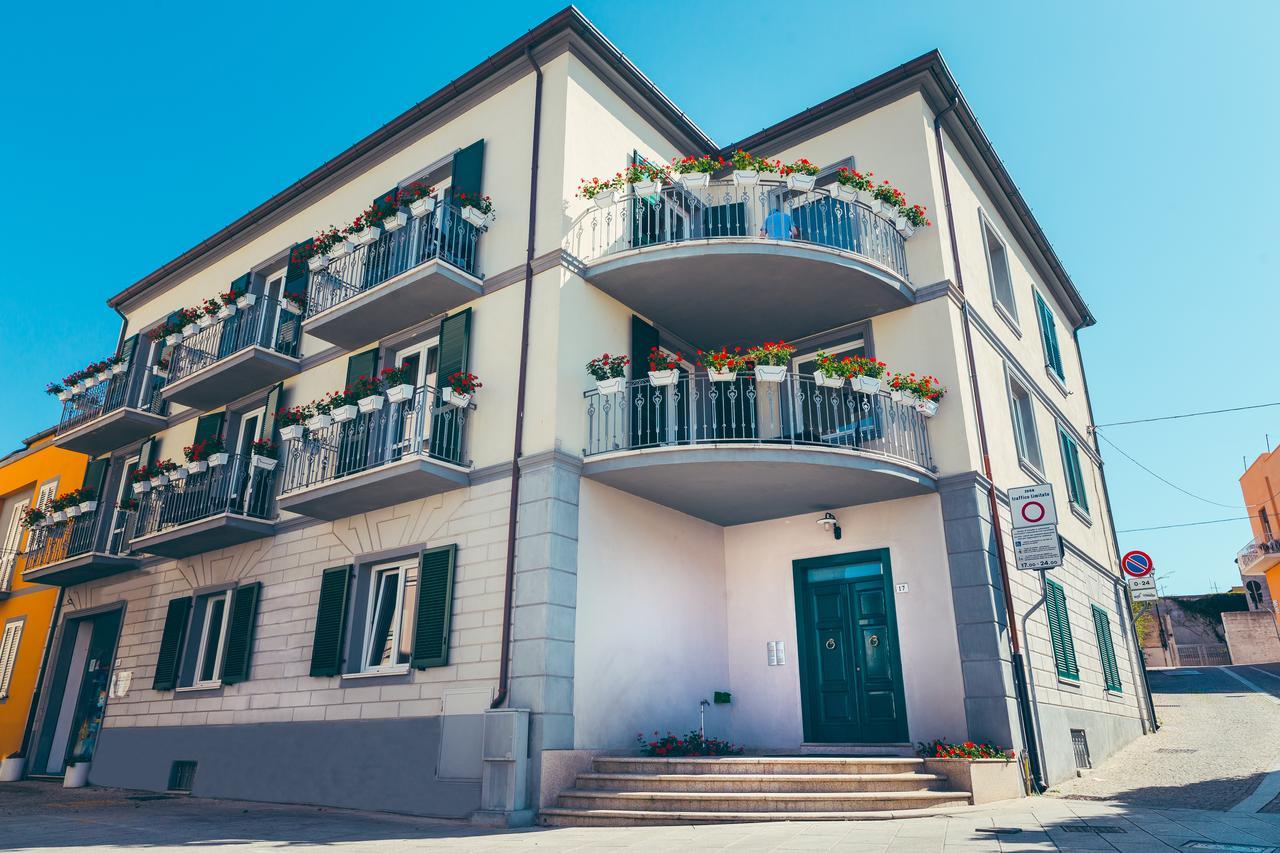 Le Residenze Del Centro Aparthotel Olbia Exterior foto