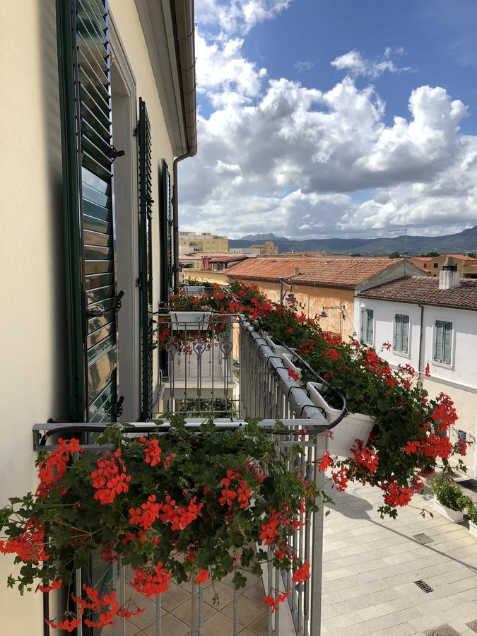 Le Residenze Del Centro Aparthotel Olbia Exterior foto